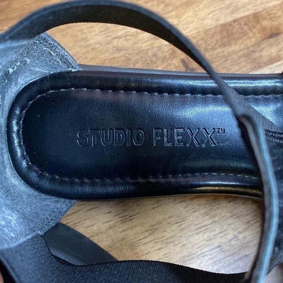 The Flexx Band Together Black Gladiator Strap Patent Leather Sandals Sz 7.5 - Picture 15 of 17